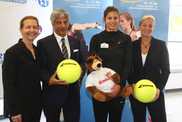 08.04.2016 - Tennis - Nürnberger Versicherungs Cup 2016 - WTA Tennis Damen Women - Damen - Pressekonferenz - JüRa - Sandra Reichel (Turnierdirektorin), Dr. Armin Zitzmann (Vorstandsvorsitzender Nürnberger Versicherungsgruppe), Julia Görges (Tennisprofi) und Barbara Rittner (Fed Cup Teamchefin) v.l.n.r.