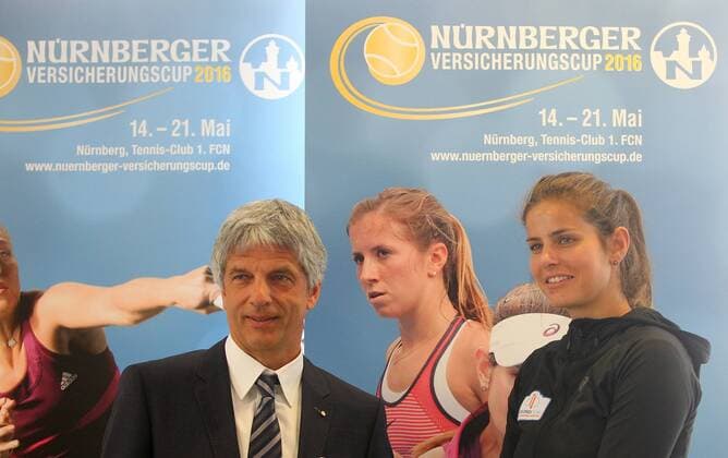 08.04.2016 - Tennis - Nürnberger Versicherungs Cup 2016 - WTA Tennis Damen Women - Damen - Pressekonferenz - JüRa - Dr. Armin Zitzmann (Vorstandsvorsitzender Nürnberger Versicherungsgruppe) und Julia Görges (Tennisprofi)
