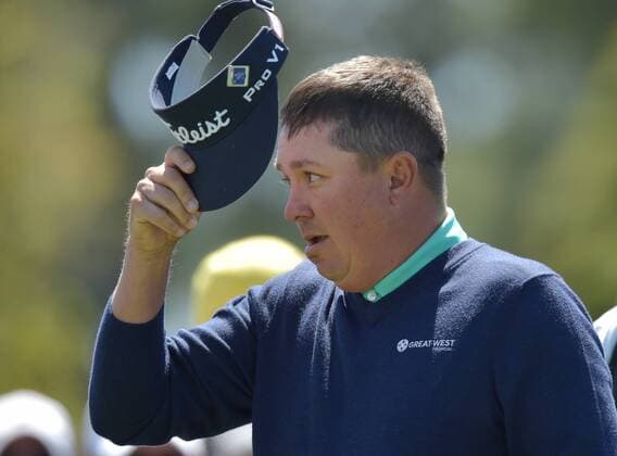 Jason Dufner tips his hat on the first tee box in the second round of the 2016 Masters Tournament at Augusta National in Augusta, Georgia on April 8, 2016. Tom Watson announced that this 2016 Masters will be his last.  MAS20160408122 KEVINxDIETSCH