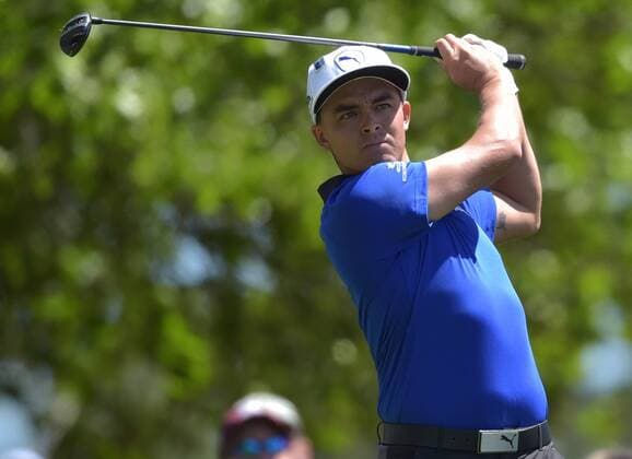 Rickie Fowler hits his tee shot on the 4th hole in the second round of the 2016 Masters Tournament at Augusta National in Augusta, Georgia on April 8, 2016.  MAS20160408146 KEVINxDIETSCH