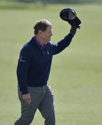 Tom Watson tips his hat and reacts to the crowds ovation as he walks up the fairway to the 18th green in the second round of the 2016 Masters Tournament at Augusta National in Augusta, Georgia on April 8, 2016. Tom Watson missed the cut with a score of 8 over par in his last ever Masters.  MAS20160408167 KEVINxDIETSCH