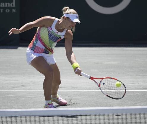 Tennis, WTA-Turnier in Charleston, Angelique Kerber gibt im Halbfinale auf April 9,2016: Angelique Kerber (GER) (retired) loses to Sloane Stephens (USA) 6-1, 3-0, at the Volvo Car Open being played at Family Circle Tennis Center in Charleston, South Carolina. Ã‚Â© TENNIS 2016: Volvo Car Open APRIL 16 - ZUMAc04_