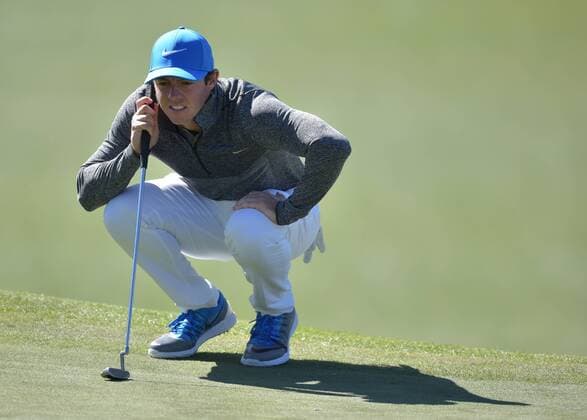 Rory McIlroy of Northern Ireland lines up a putt on the 7th hole in the third round of the 2016 Masters Tournament at Augusta National in Augusta, Georgia on April 9, 2016.  MAS20160409158 KEVINxDIETSCH