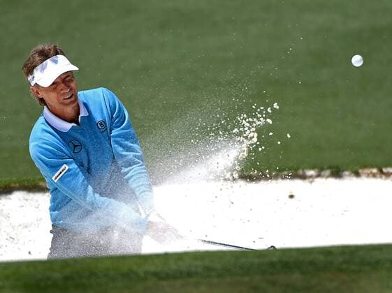 Themen der Woche - SPORT April 9, 2016 - Augusta, GA, USA - Bernhard Langer hits from a sand trap along the 2nd green during the third round of the 80th Masters at the Augusta National Golf Club in Augusta, Ga., on Saturday, April 9, 2016. Masters, third round - ZUMAm67_