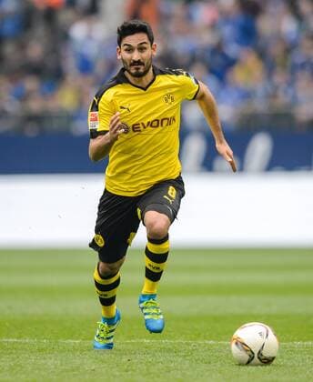 10. April 2016: Gelsenkirchen, Veltins Arena: Fussball 1. Bundesliga: FC Schalke 04 - Borussia Dortmund: Dortmunds Ilkay Guendogan.