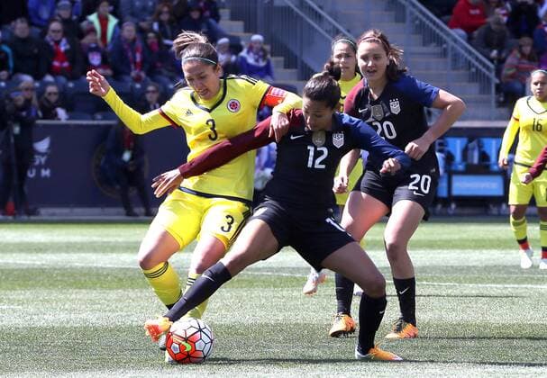 April 10 2016: Christen Press (12) of the USAWNT battles for the ball with Natalia Gaitan (3) of Colombia during an International Friendly Länderspiel match at Talen Energy Stadium, in Chester, PA. USA defeated Colombia 3-0. (Photo by Tony Quinn Icon Sportswire) SOCCER: APR 10 Women s - USA v Colombia Icon25516041007 EDITORIAL USE ONLY