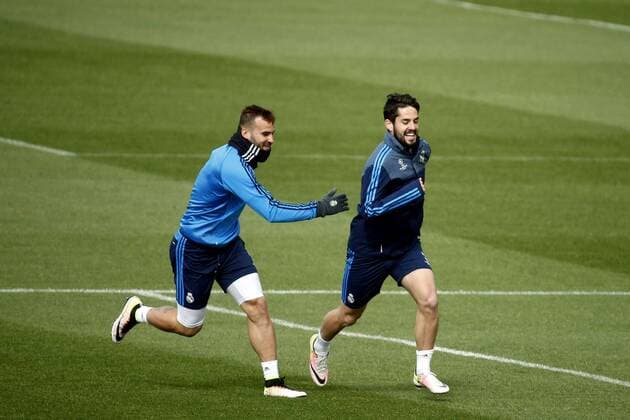 Real Madrid s players Jese Rodriguez (L) and Francisco Alarcon Isco take part in a team s training session at Valdebebas Complex outside Madrid, Spain, 11 April 2016, to prepare its upcoming Champions League s quarters final second leg match against VfLWolfsburg at Madrid s Santiago Bernabeu Stadium on 12 April 2016. Real Madrid s training session !ACHTUNG: NUR REDAKTIONELLE NUTZUNG!  20160411-635959738424340224