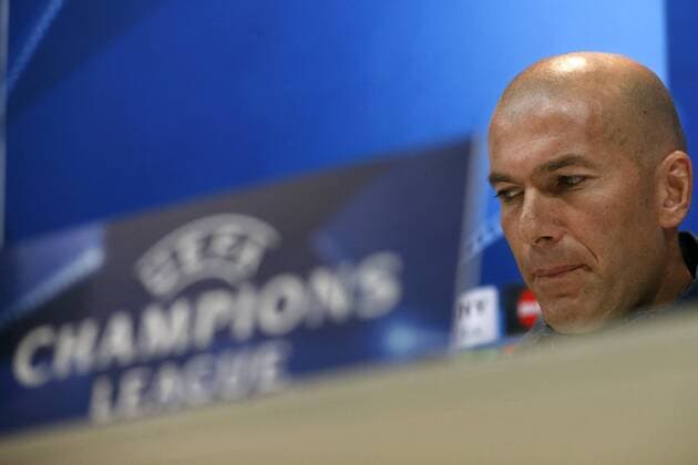 Bilder des Tages - SPORT Fußball, Champions League, PK Real Madrid Head coach of Real Madrid, French Zinedine Zidane, holds a press conference PK Pressekonferenz following a training session at the team s sports complex in Valdebebas, Madrid, Spain, 11 April 2016. Real Madrid will face Wolfsburg in a UEFA Champions League quarter final second leg match on 12 April. Real Madrid presser !ACHTUNG: NUR REDAKTIONELLE NUTZUNG!  GRA223 20160411-635959826290440030