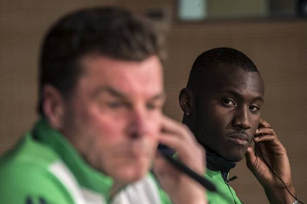 WfL Wolfsburg s head coach Dieter Hecking (L) and French player Josuha Guilavogui (R) attend a press conference PK Pressekonferenz at Santiago Bernabeu stadium, in Madrid, Spain, 11 April 2016. Real Madrid will face WfL Wolfsburg in a UEFA Champions League quarter final second leg soccer match on 12 April. WfL Wolfsburg presser !ACHTUNG: NUR REDAKTIONELLE NUTZUNG!  20160411-635959951573241449