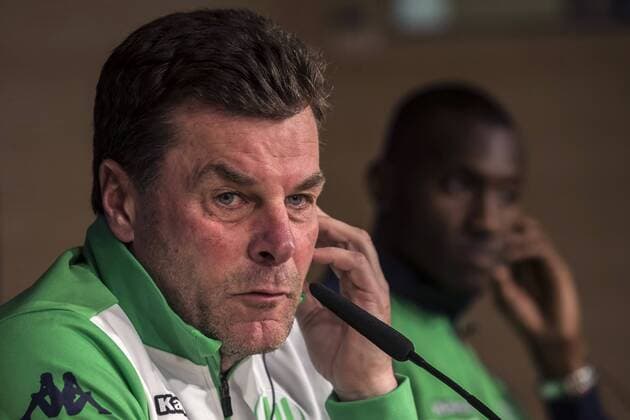 Fußball, Champions League, VfL Wolfsburg Pressekonferenz WfL Wolfsburg s head coach Dieter Hecking (L) and French player Josuha Guilavogui (R) attend a press conference PK Pressekonferenz at Santiago Bernabeu stadium, in Madrid, Spain, 11 April 2016. Real Madrid will face WfL Wolfsburg in a UEFA Champions League quarter final second leg soccer match on 12 April. WfL Wolfsburg presser !ACHTUNG: NUR REDAKTIONELLE NUTZUNG!  20160411-635959968657761449