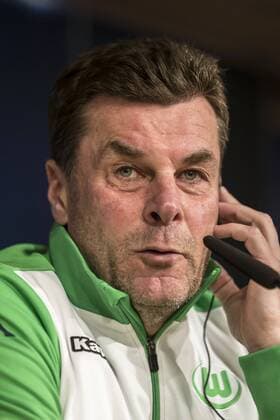 Fußball, Champions League, VfL Wolfsburg Pressekonferenz WfL Wolfsburg s head coach Dieter Hecking attends a press conference PK Pressekonferenz at Santiago Bernabeu stadium, in Madrid, Spain, 11 April 2016. Real Madrid will face WfL Wolfsburg in a UEFA Champions League quarter final second leg soccer match on 12 April. WfL Wolfsburg presser !ACHTUNG: NUR REDAKTIONELLE NUTZUNG!  20160411-635959981689660753