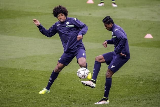 Wolfsburg defense Danye Bonfim (L) and forward Bruno Henrique participate in a training session of the team prior to tomorrow s Champions League quarter final match before Real Madrid at Santiago Bernabeu stadium in Madrid, Spain, 11 April 2016. WOLFSBURG TRAINING SESSION !ACHTUNG: NUR REDAKTIONELLE NUTZUNG!  WOL001 20160411-635959995525776590