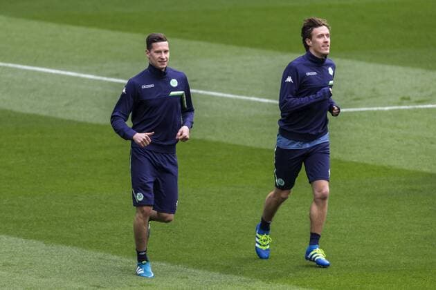 Wolfsburg players Julian Draxler (L) and Max Kruse participate in a training session of the team prior to tomorrow s Champions League quarter final match before Real Madrid at Santiago Bernabeu stadium in Madrid, Spain, 11 April 2016. WOLFSBURG TRAINING SESSION !ACHTUNG: NUR REDAKTIONELLE NUTZUNG!  WOL002 20160411-635959995543092590