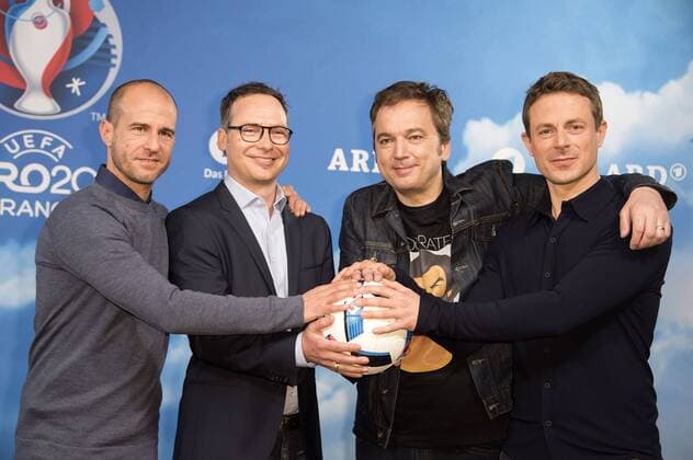 Bilder des Tages - SPORT Fußball, EURO 2016, ARD präsentiert EM Kommentatoren Team Mehmet Scholl , Matthias Opdenhövel, Arnd Zeigler und Alexander Bommes beim Fototermin zur ARD ZDF-Pressekonferenz UEFA EURO EM Europameisterschaft Fussball 2016 im Radialsystem. Berlin, 11.04.2016 Foto:xFredericx xFuturexImage