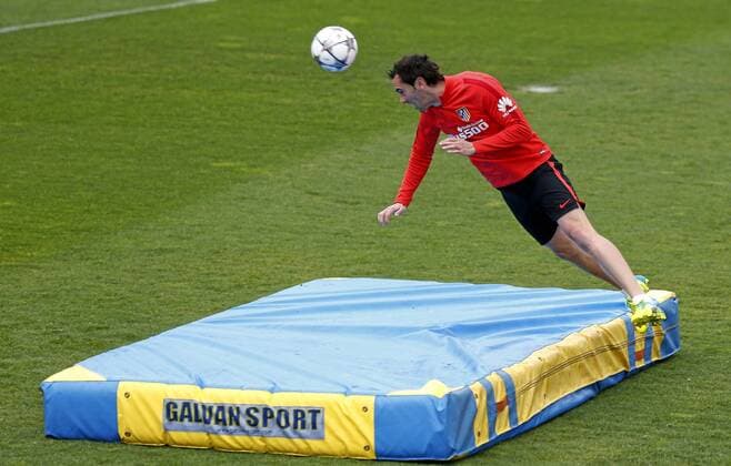 Entrenamiento del Atletico en Majadahonda. En la imagen, Godin. Atletico training session in Majadahonda. In this picture, Godin. xJOSExA.xGARCIAx 