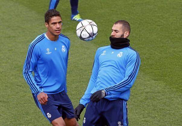 Entrenamiento del Real Madrid en Valdebebas. En la imagen, Varane y Benzema. Real Madrid training session. In this picture, Varane and Benzema. xBEATRIZxGUZMANx 