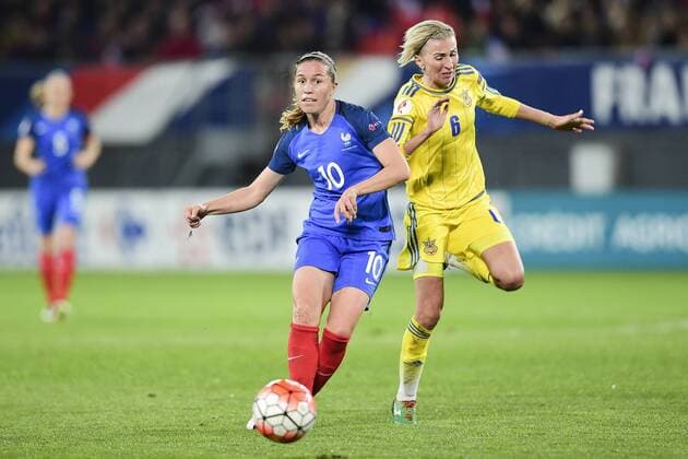 Camille Abily (france) vs Lyudmyla Pekur (Ukraine) FOOTBALL : France vs Ukraine - Match Qualificatif Euro2017 - 11 04 2016 JBAutissier Panoramic 