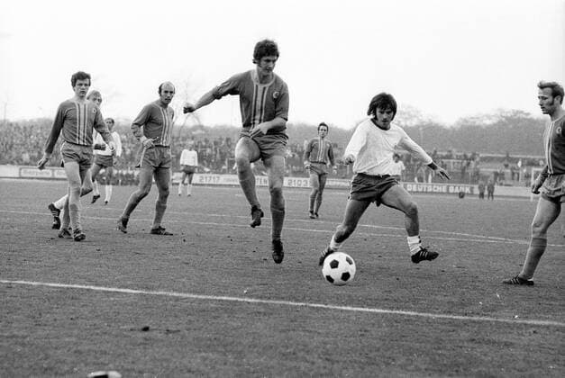 Max Lorenz (Eintracht Braunschweig) gegen Fred Hoff (Rot Weiß Oberhausen)