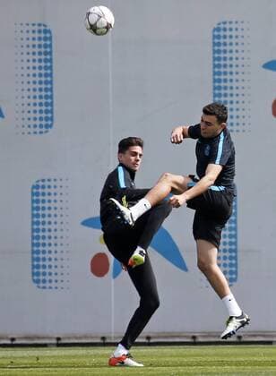 BARCELONA -april 12- SPAIN:Marc Bartra and Munir during the training before the Champions League match against Atletico de Madrid, celebrated in the Ciutat Esportiva Joan Gamper, on april 12, 2016. Photo: Joan Valls Urbanandsport Cordon Press  xJoanxValls Urbanandsportx xFC-BARCELONA-TRAINING-CHAMPIONS-LEAGUEx