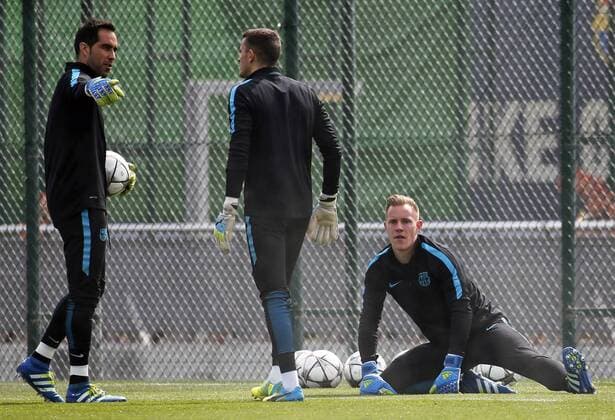 BARCELONA -april 12- SPAIN: Andre Ter Stegen, Claudio Bravo and Jordi Masip during the training before the Champions League match against Atletico de Madrid, celebrated in the Ciutat Esportiva Joan Gamper, on april 12, 2016. Photo: Joan Valls Urbanandsport Cordon Press  xJoanxValls Urbanandsportx xFC-BARCELONA-TRAINING-CHAMPIONS-LEAGUEx