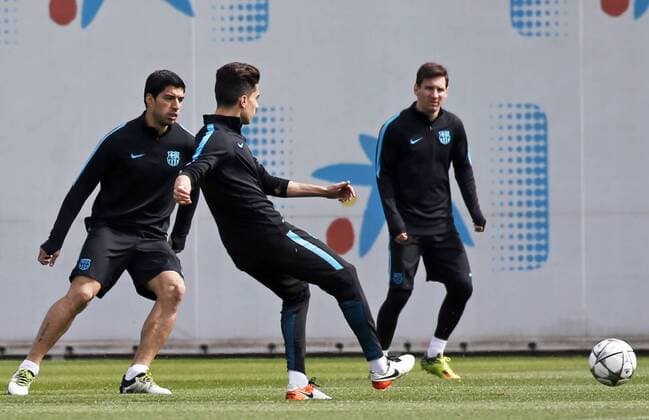 BARCELONA -april 12- SPAIN: Leo Messi and Marc Bartra during the training before the Champions League match against Atletico de Madrid, celebrated in the Ciutat Esportiva Joan Gamper, on april 12, 2016. Photo: Joan Valls Urbanandsport Cordon Press  xJoanxValls Urbanandsportx xFC-BARCELONA-TRAINING-CHAMPIONS-LEAGUEx
