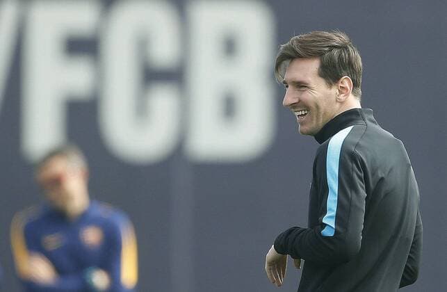 FC Barcelona Barca s Spanish coach Luis Enrique (L), and his player, Argentinian Lionel Messi, during a team s training session held at Joan Gamper sports city in Catalonia, northeastern Spain, 12 April 2016. FC Barcelona will face Atletico Madrid in a Champions League second leg quarter finals soccer match the upcoming 13 April. TRAINING SESSION !ACHTUNG: NUR REDAKTIONELLE NUTZUNG!  GRA103 20160412-635960642526108072