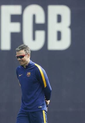 FC Barcelona Barca s Spanish coach Luis Enrique during a team s training session held at Joan Gamper sports city in Catalonia, northeastern Spain, 12 April 2016. FC Barcelona will face Atletico Madrid in a Champions League second leg quarter finals soccer match the upcoming 13 April. TRAINING SESSION !ACHTUNG: NUR REDAKTIONELLE NUTZUNG!  GRA103 20160412-635960642556840072