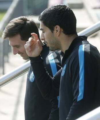 FC Barcelona Barca s Uruguayan striker Luis Suarez (R), and Argentinian Lionel Messi, during a team s training session held at Joan Gamper sports city in Catalonia, northeastern Spain, 12 April 2016. FC Barcelona will face Atletico Madrid in a Champions League second leg quarter finals soccer match the upcoming 13 April. TRAINING SESSION !ACHTUNG: NUR REDAKTIONELLE NUTZUNG!  GRA103 20160412-635960645250804072