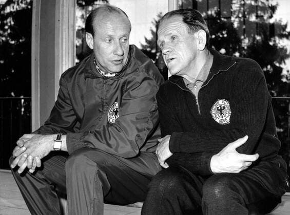 Bundestrainer Sepp Herberger (re.) und Co-Trainer Helmut Schön (beide BR Deutschland)
