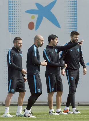 FC Barcelona Barca s players (L-R) Spanish Jordi Alba, Argentinian Javier Mascherano, Uruguayan Luis Suarez, and Spanish defender Gerard Pique, during a team s training session held at Joan Gamper sports city in Catalonia, northeastern Spain, 12 April 2016. FC Barcelona will face Atletico Madrid in a Champions League second leg quarter finals soccer match the upcoming 13 April. TRAINING SESSION !ACHTUNG: NUR REDAKTIONELLE NUTZUNG!  GRA103 20160412-635960668747845917