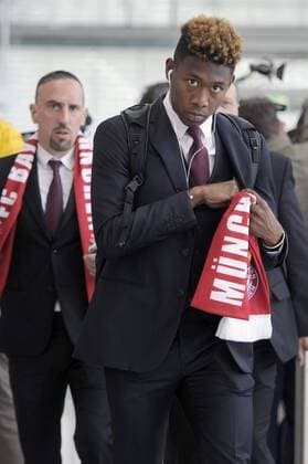 v.re:David ALABA (Bayern Muenchen),Franck RIBERY (Bayern Muenchen) mit Gepaeck. Flughafen Franz Joef Strauss Abflug FC Bayern Muenchen zum CL Ruexkspiel gegen Benfica Lissabon, Fussball Champions League Viertelfinale am 12.04.2016.