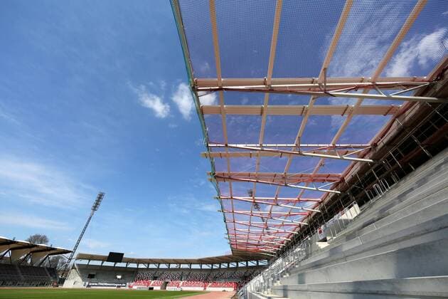 Baufortschritt Steigerwaldstadion Erfurt 12.04.16, Erfurt, Steigerwaldstadion, GER, 3.Liga, FC Rot Weiss Erfurt, Umbau des Steigerwaldstadions Baufortschritt im Bild: die Nordkurve und die Gegengerade - das Dach besteht aus Netzen