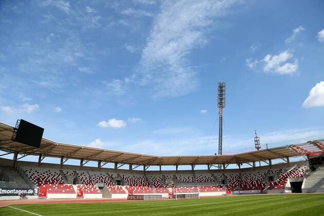 Baufortschritt Steigerwaldstadion Erfurt 12.04.16, Erfurt, Steigerwaldstadion, GER, 3.Liga, FC Rot Weiss Erfurt, Umbau des Steigerwaldstadions Baufortschritt im Bild: die Nordkurve wird bereits durch Fans genutzt