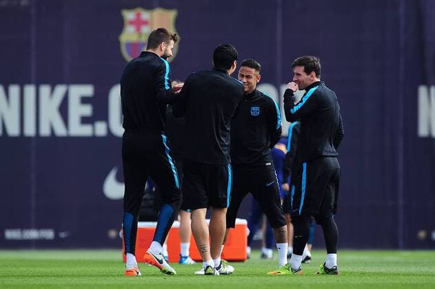 April 12, 2016 - Barcelona, Spain - Gerard Piqu of F.C.Barcelona, jogging with Luis Suarez, Neymar Jr. and Lionel Messi during F.C.Barcelona training session before Club Atltico de Madris vs F.C. Barcelona UEFA Champions League match, in Barcelona, 12 of April, 2016. Barcelona Training And press conference PK Pressekonferenz  - ZUMAn230