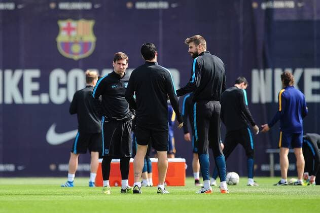 April 12, 2016 - Barcelona, Spain - Lionel Messi, Luis Suarez and Gerard Piqu of F.C.Barcelona, speaking during F.C.Barcelona training session before Club Atltico de Madris vs F.C. Barcelona UEFA Champions League match, in Barcelona, 12 of April, 2016. Barcelona Training And press conference PK Pressekonferenz  - ZUMAn230