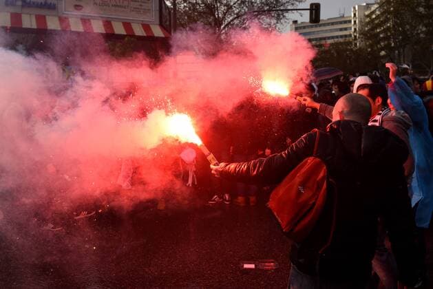 Spain: Thousands welcome Real Madrid s players Real Madrid fans light flares as the players arrive at the Santiago Bernabeu stadium before the UEFA Champions League quarter-final match with VFL Wolfsburg.  JorgexSanz