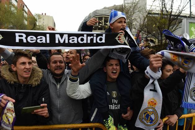 Spain: Thousands welcome Real Madrid s players Real Madrid fans cheer as the players arrive at the Santiago Bernabeu stadium before the UEFA Champions League quarter-final match with VFL Wolfsburg.  JorgexSanz
