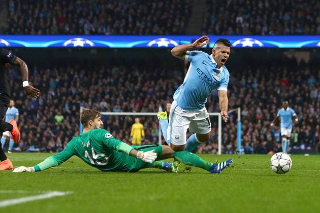 Kevin Trapp of PSG brings down Sergio Aguero of Manchester City to give away a penalty kick during the UEFA Champions League Quarter Final match at the Etihad Stadium. Photo credit should read: Philip Oldham Sportimage EDITORIAL USE ONLY. No use with unauthorised audio, video, data, fixture lists, club league logos or live services. Online in-match use limited to 120 images, no video emulation. No use in betting, games or single club league player publications.