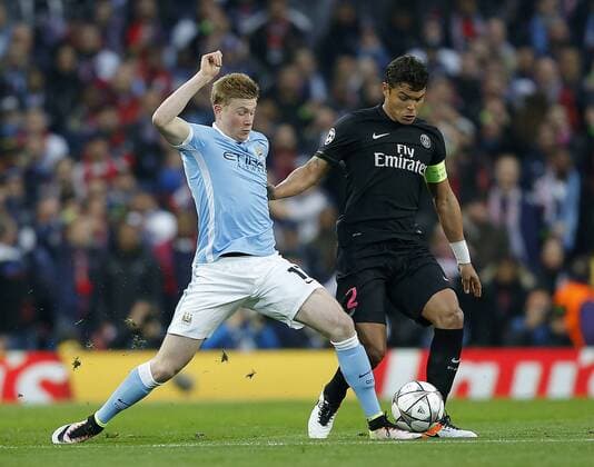 Kevin De Bruyne of Manchester City tussles with Thiago Silva of Paris Saint Germain during the UEFA Champions League match at The Etihad Stadium. Photo credit should read: Simon Bellis Sportimage EDITORIAL USE ONLY. No use with unauthorised audio, video, data, fixture lists, club league logos or live services. Online in-match use limited to 120 images, no video emulation. No use in betting, games or single club league player publications.