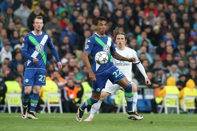 Lissabon Luiz Gustavo ( VfL Wolfsburg ) Luka Modric ( Real Madrid ), Real Madrid vs. VfL Wolfsburg, Fussball, Champions League Viertelfinale, 12.04.2016, Copyright: Langer Eibner-Pressefoto EP_HLR