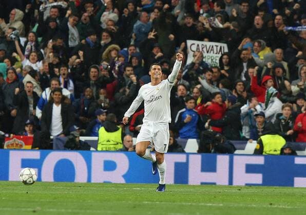 Madrid Real Madrid vs VfL, CL Madrid, Spanien. 12.04.2016, FUßBALL - Real Madrid vs VfL Wolfsburg, Viertelfinale, Champions League, Saison 2015-2016, Estadio Santiago Bernabeu. Bild zeigt: Cristiano Ronaldo (Real Madrid) jubelt nach seinem Tor zum 1:0