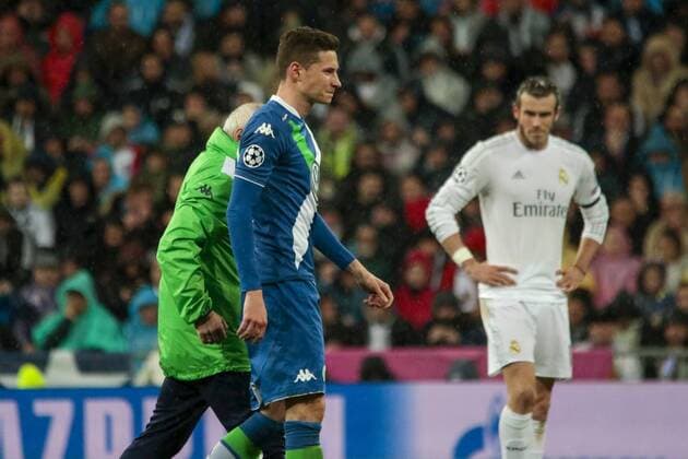 Fußball, Bundesliga, UEFA Champions League, Real Madrid - VfL Wolfsburg; Julian Draxler (Wolfsburg, 10) Verletzt, am Boden, behandelt, injury, injured, hurt. xtgx