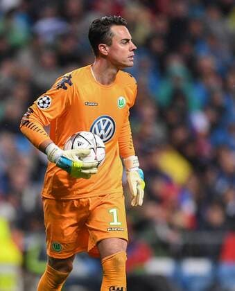 FUSSBALL CHAMPIONS LEAGUE SAISON 2015 2016 VIERTELFINALE RUECKSPIEL Real Madrid - VfL Wolfsburg 12.04.2016 Torwart Diego Benaglio (VfL Wolfsburg) 