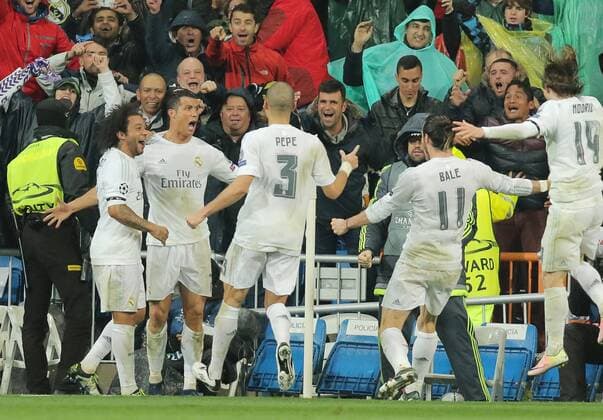 rm7 Cristiano RONALDO, Real Madrid 7 Torjubel, Jubel nach dem Tor zum 3-0 REAL MADRID - VFL WOLFSBURG Quarterfinal, Football UEFA Champions League, Wolfsburg, 12.04.2016 CL Saison 2015 2016