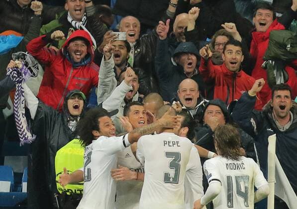 rm7 Cristiano RONALDO, Real Madrid 7 Torjubel, Jubel nach dem Tor zum 3-0 REAL MADRID - VFL WOLFSBURG Quarterfinal, Football UEFA Champions League, Wolfsburg, 12.04.2016 CL Saison 2015 2016