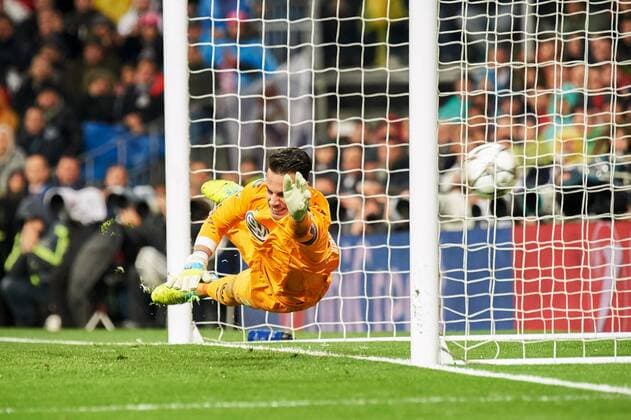 Tor für Real Madrid, Diego Benaglio (Torwart, Wolfsburg, 1) muss den Freistoß von Cristiano Ronaldo (Real, CR7, 7, nicht im Bild) zum 3:0 passieren lassen, Treffer, xjgx
