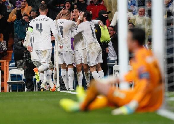 Real Madrid s Portuguese forward Cristiano Ronaldo (2R) celebrates his thid goal for the team before Wolfsburgo during a Champions League quarter final second leg match between Real Madrid and Wolfsburg held at Santiago Bernabeu Stadium in Madrid, Spain, 12 April 2016. REAL MADRID VS WOLFSBURGO !ACHTUNG: NUR REDAKTIONELLE NUTZUNG!  RMD030 20160412-635960974706493768