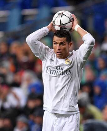 FUSSBALL CHAMPIONS LEAGUE SAISON 2015 2016 VIERTELFINALE RUECKSPIEL Real Madrid - VfL Wolfsburg 12.04.2016 Cristiano Ronaldo (Real Madrid) beim Einwurf 