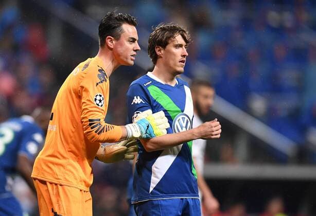 FUSSBALL CHAMPIONS LEAGUE SAISON 2015 2016 VIERTELFINALE RUECKSPIEL Real Madrid - VfL Wolfsburg 12.04.2016 Torwart Diego Benaglio (li) und Max Kruse (re, beide VfL Wolfsburg) 