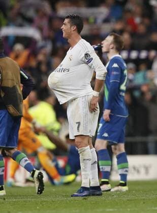 Real Madrid s Portuguese forward Cristiano Ronaldo celebrates the victory during a Champions League quarter final second leg match between Real Madrid and Wolfsburg held at Santiago Bernabeu Stadium in Madrid, Spain, 12 April 2016. REAL MADRID VS WOLFSBURGO !ACHTUNG: NUR REDAKTIONELLE NUTZUNG!  RMD036 20160412-635960984235129768